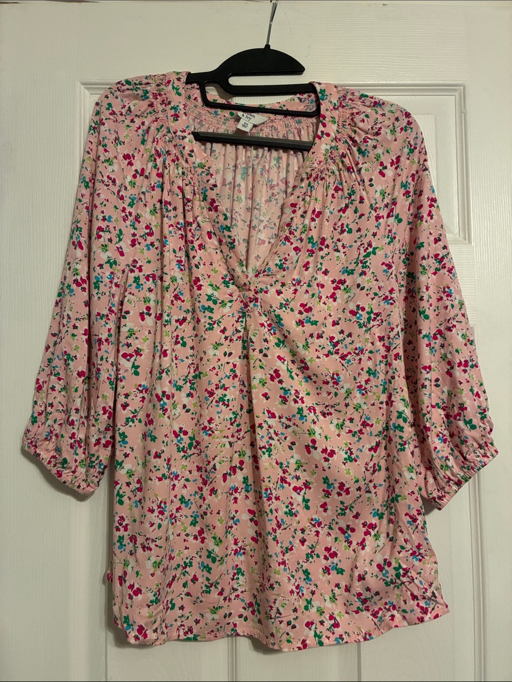 crown & ivy Pink Floral V-Neck Tunic with Puff Sleeves